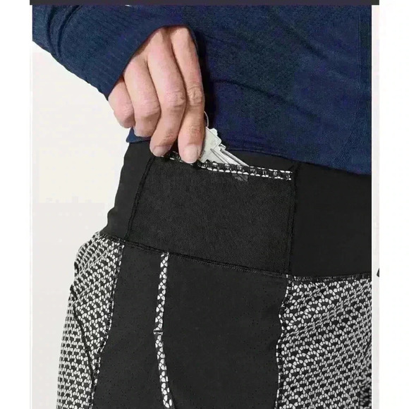 Lululemon Real Quick High Rise Perforated Shorts in Monochromic Black Size 6 - Picture 3 of 9